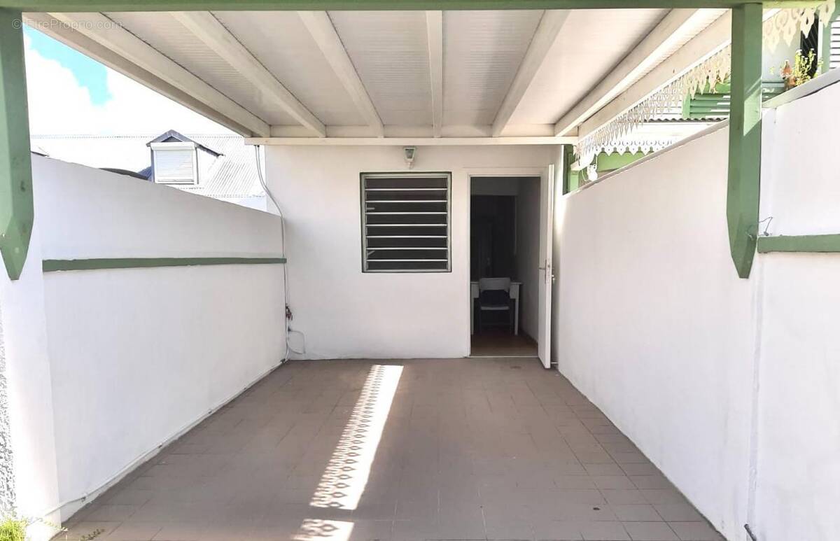 Maison à BAIE-MAHAULT