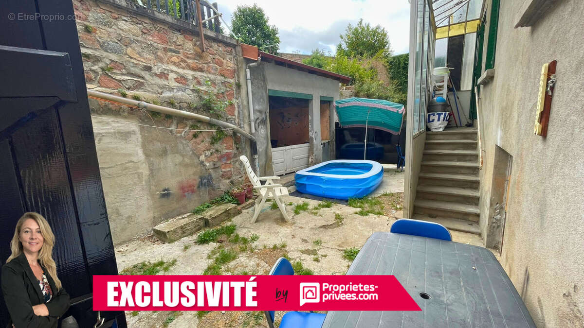 Maison à COURS-LA-VILLE