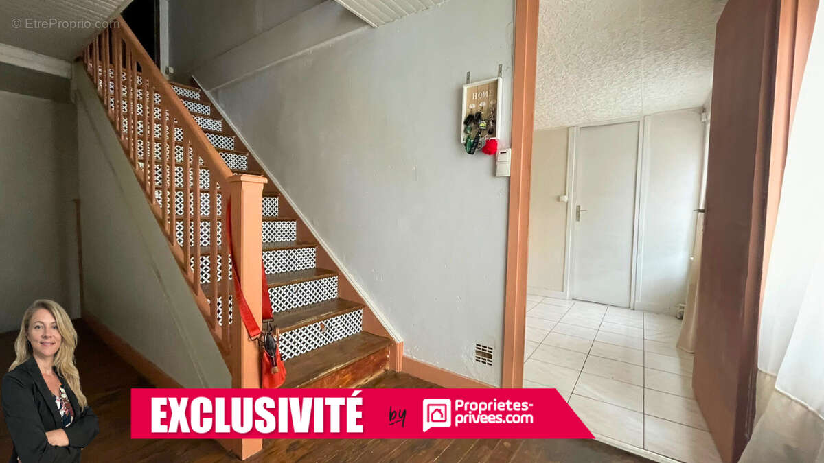 Maison à COURS-LA-VILLE