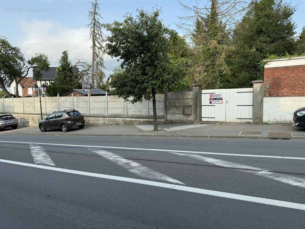 Terrain à AVESNES-SUR-HELPE