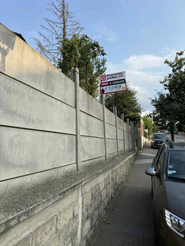 Terrain à AVESNES-SUR-HELPE