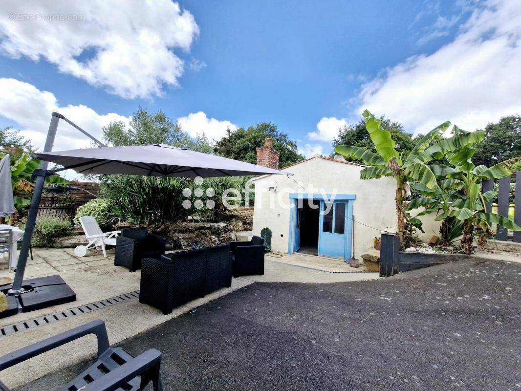 Maison à BEAULIEU-SOUS-LA-ROCHE