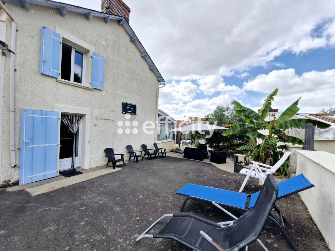 Maison à BEAULIEU-SOUS-LA-ROCHE