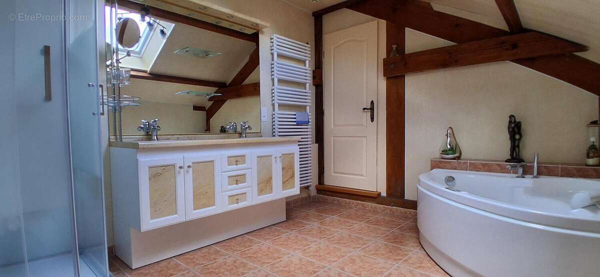 Maison à LE MELE-SUR-SARTHE