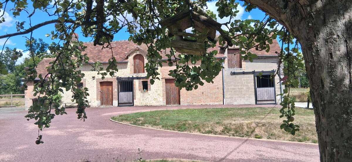 Maison à LE MELE-SUR-SARTHE