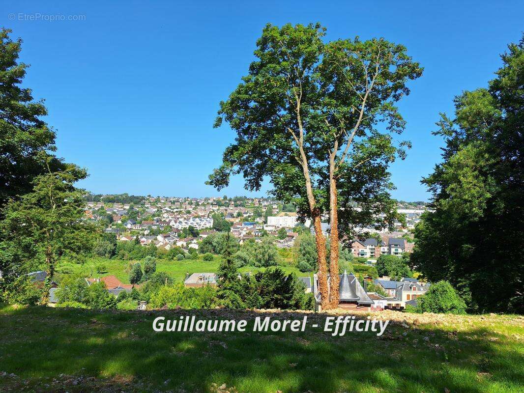 Terrain à MONTIVILLIERS