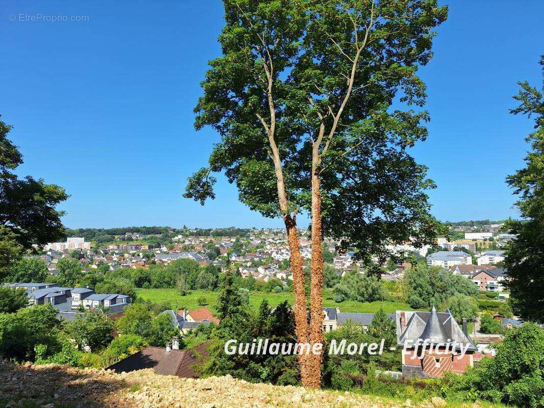 Terrain à MONTIVILLIERS