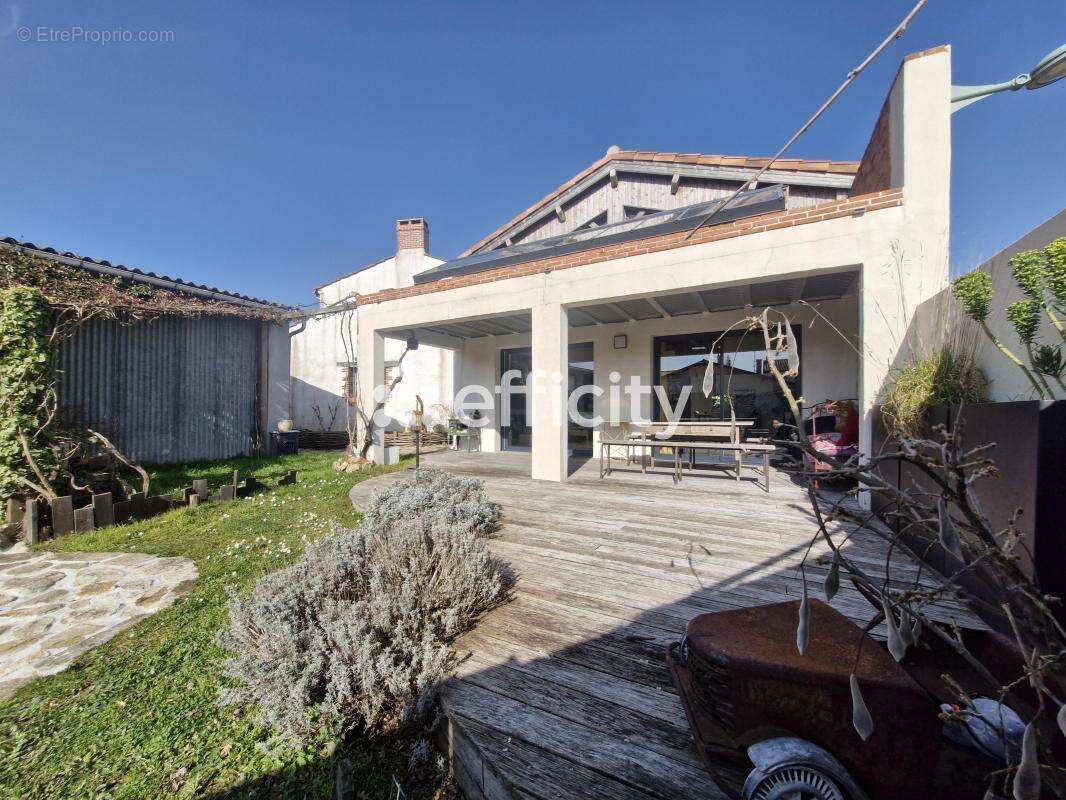 Maison à SAINT-JULIEN-DES-LANDES