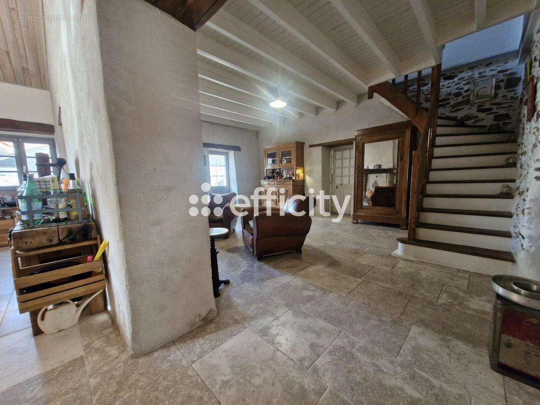 Maison à SAINT-JULIEN-DES-LANDES