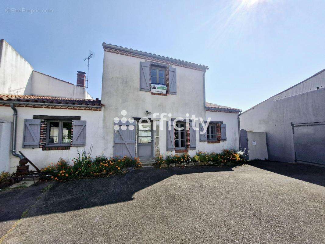 Maison à SAINT-JULIEN-DES-LANDES