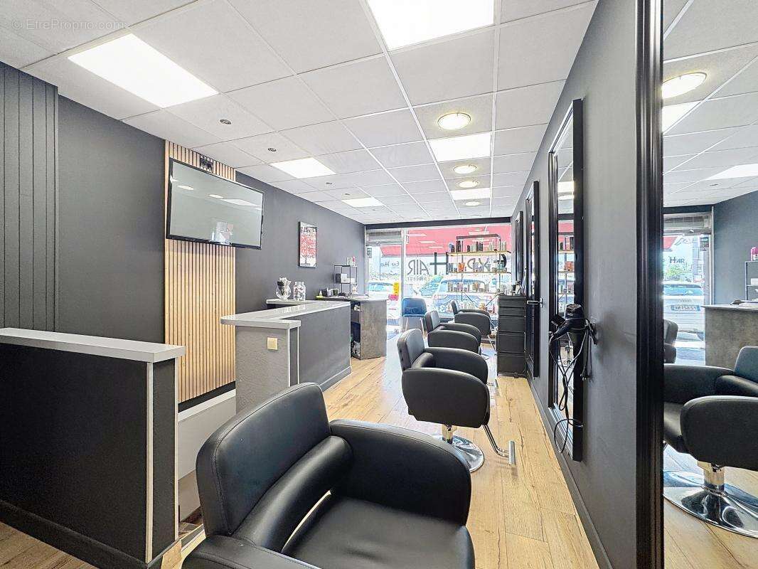 Commerce à MARIGNIER