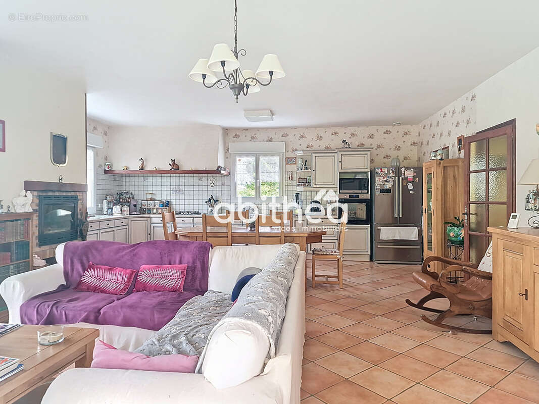 Maison à MORTAGNE-SUR-GIRONDE