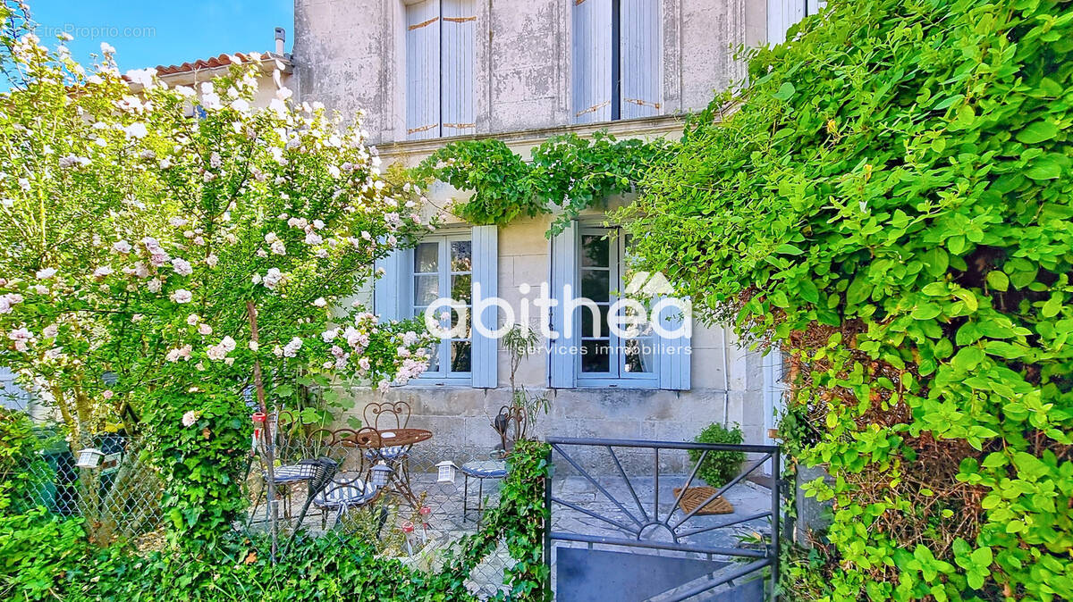 Maison à CHENAC-SAINT-SEURIN-D&#039;UZET