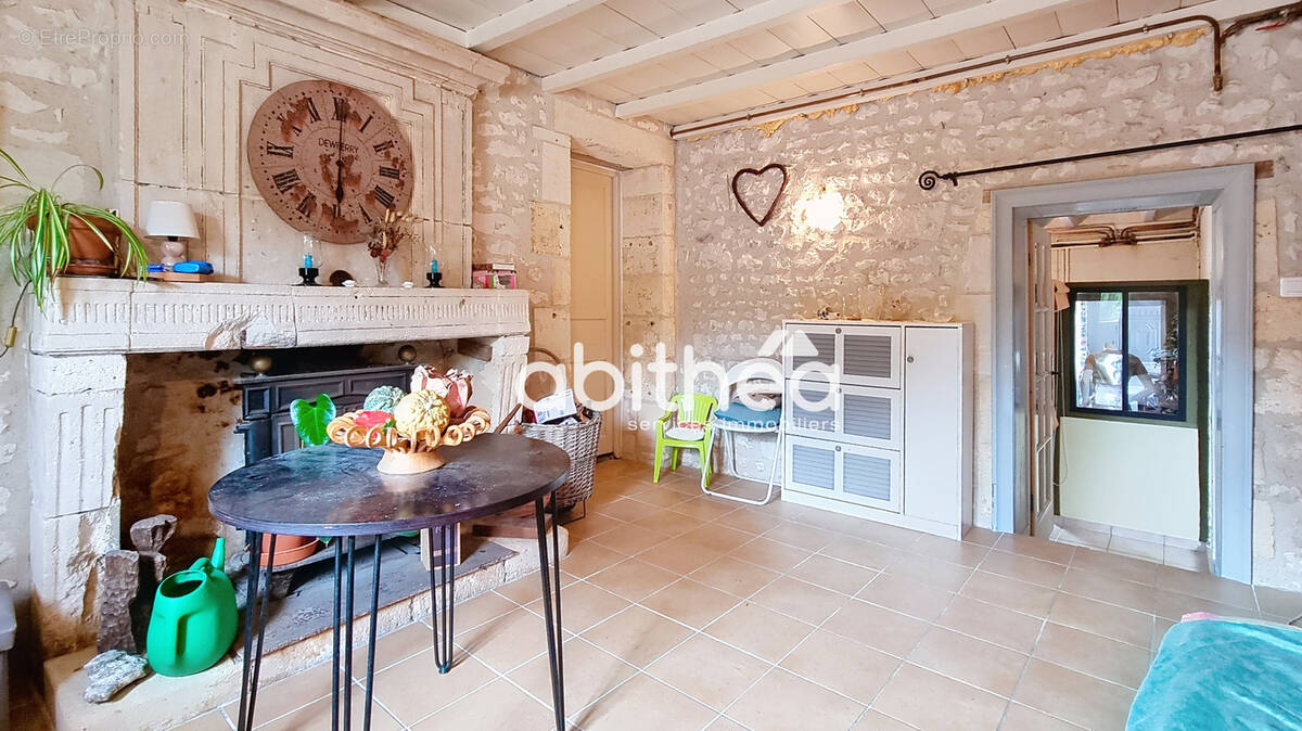 Maison à CHENAC-SAINT-SEURIN-D&#039;UZET