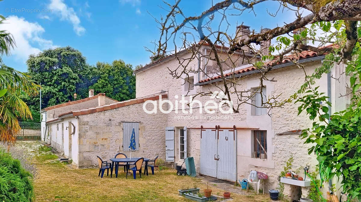 Maison à CHENAC-SAINT-SEURIN-D&#039;UZET