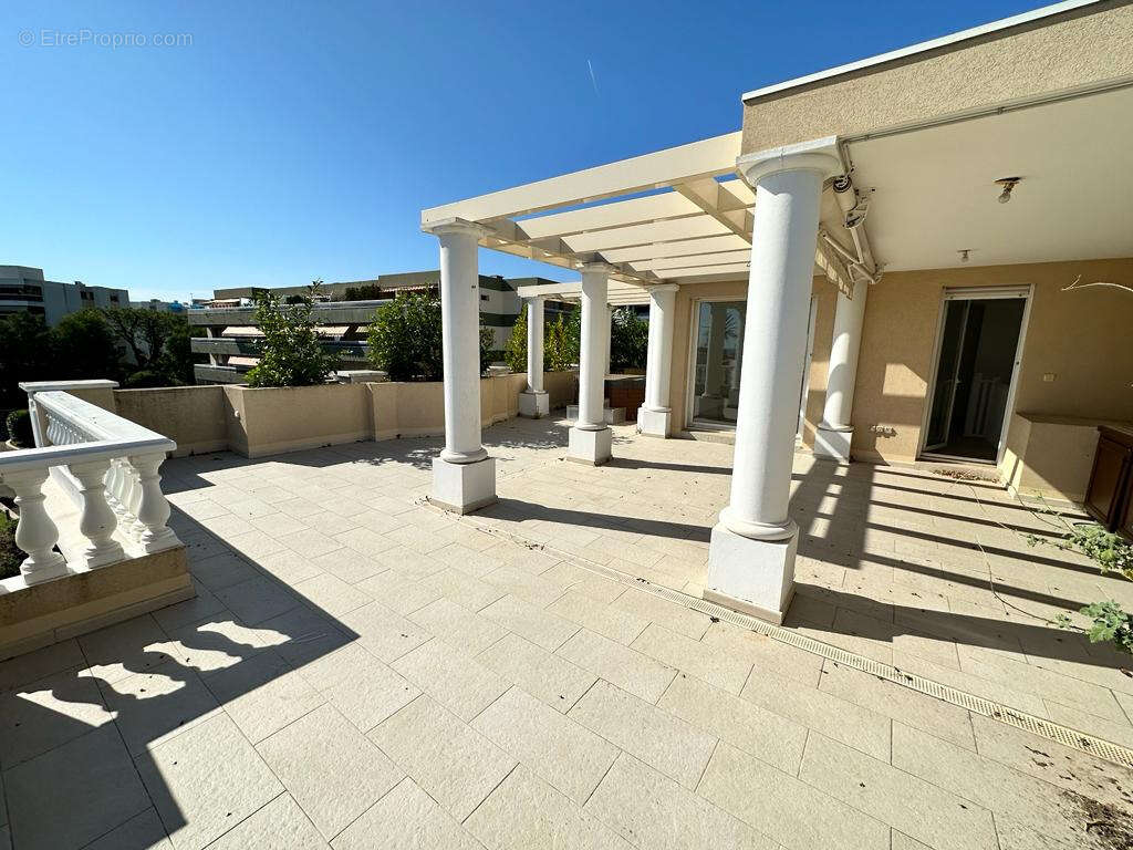 Appartement à SAINT-LAURENT-DU-VAR