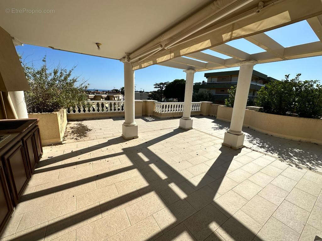 Appartement à SAINT-LAURENT-DU-VAR