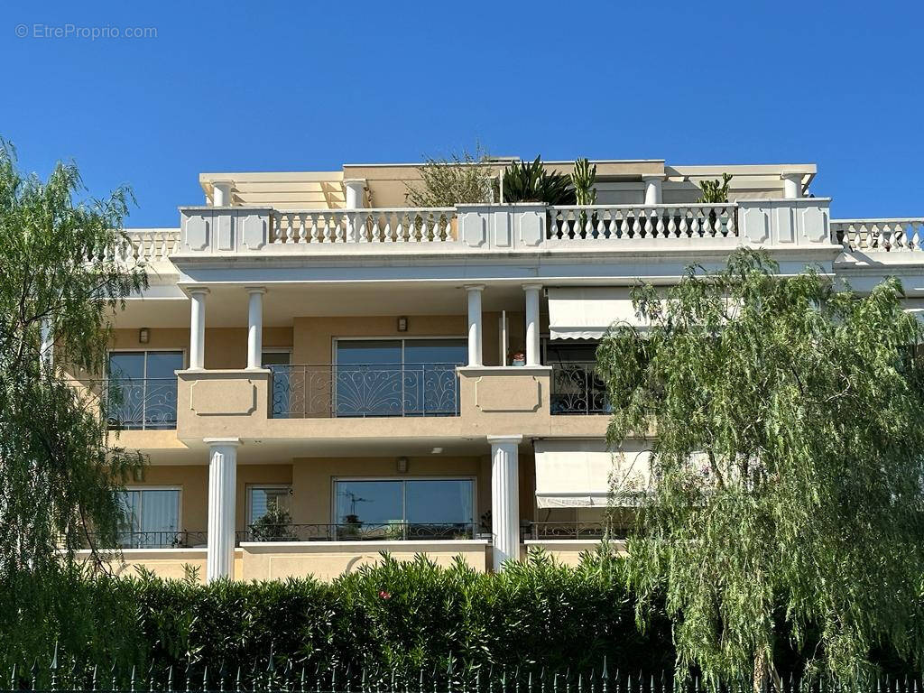 Appartement à SAINT-LAURENT-DU-VAR