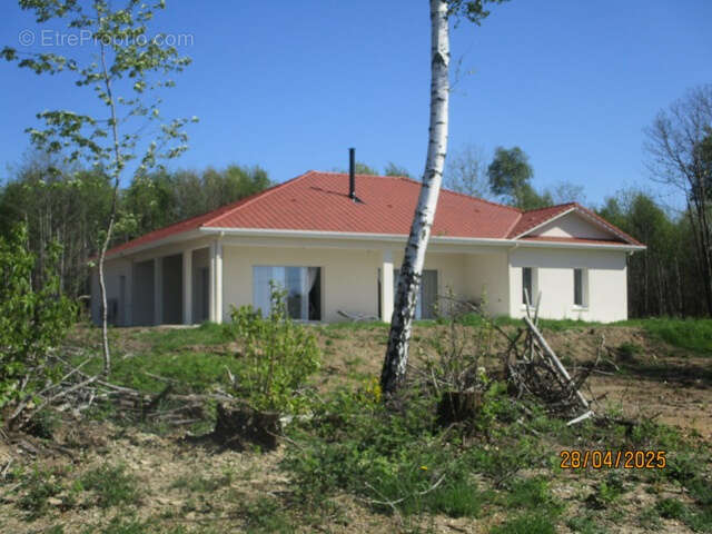 Maison à SAINT-YRIEIX-LA-PERCHE