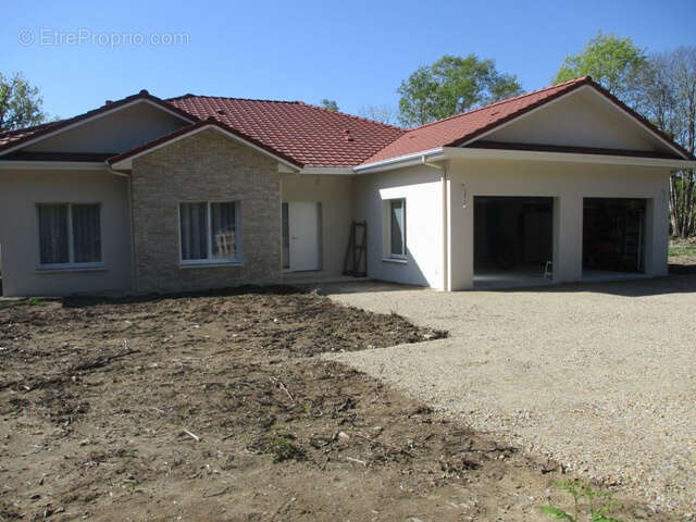 Maison à SAINT-YRIEIX-LA-PERCHE