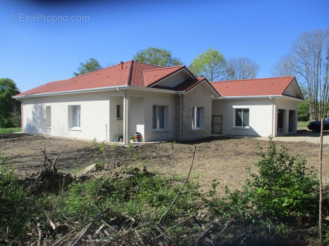Maison à SAINT-YRIEIX-LA-PERCHE