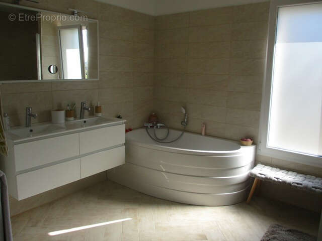 Maison à SAINT-YRIEIX-LA-PERCHE