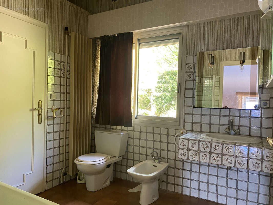 Maison à AVIGNON-LES-SAINT-CLAUDE