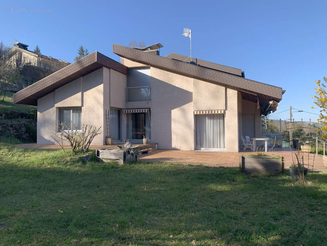 Maison à AVIGNON-LES-SAINT-CLAUDE