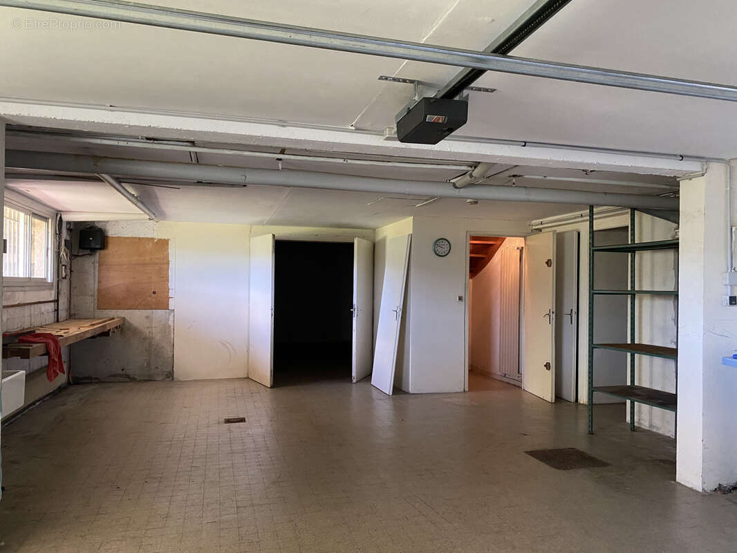 Maison à AVIGNON-LES-SAINT-CLAUDE