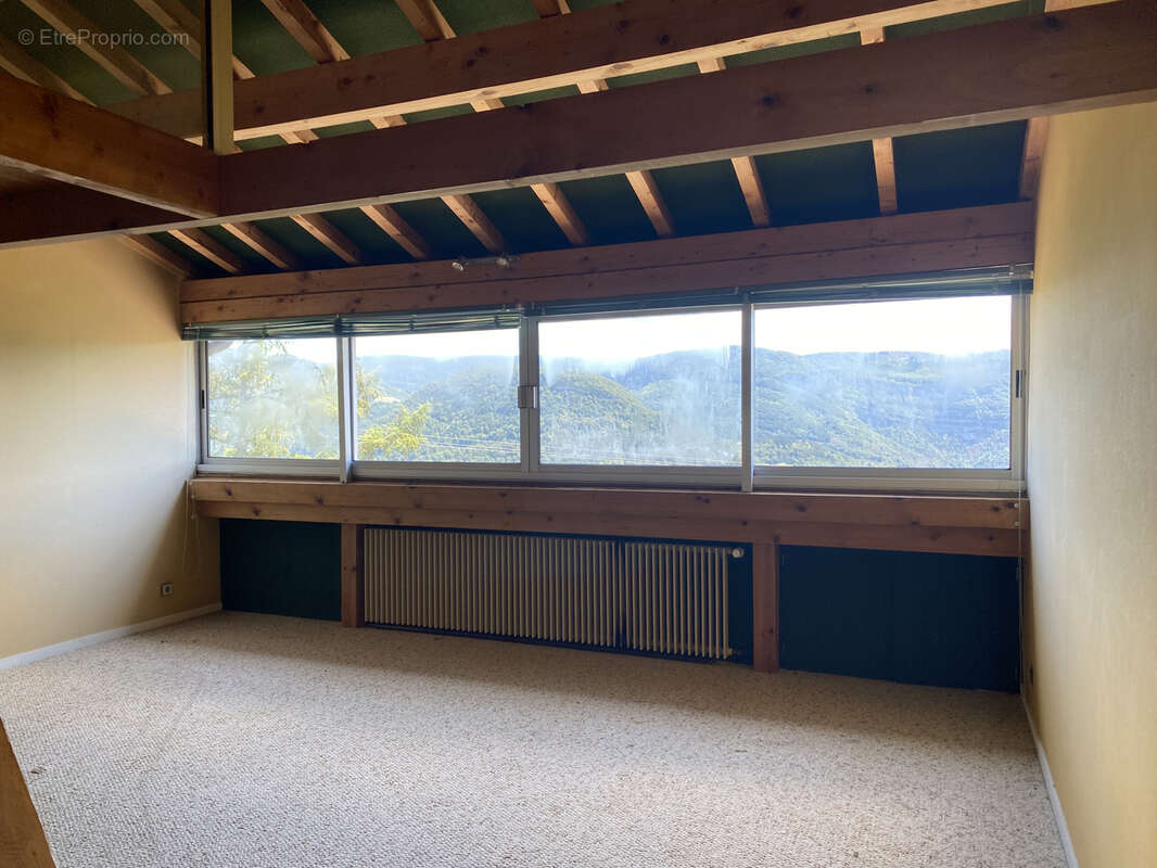 Maison à AVIGNON-LES-SAINT-CLAUDE