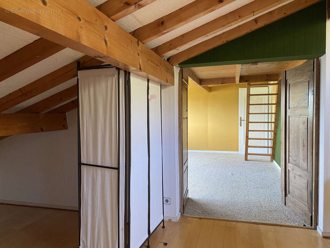 Maison à AVIGNON-LES-SAINT-CLAUDE