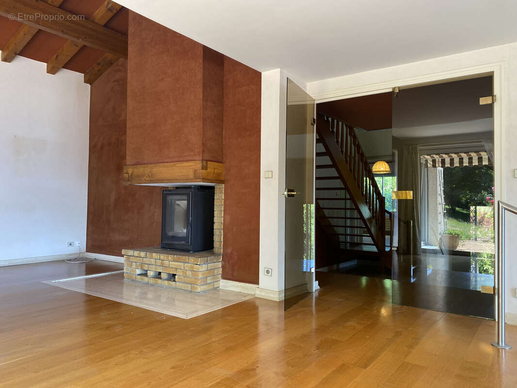 Maison à AVIGNON-LES-SAINT-CLAUDE