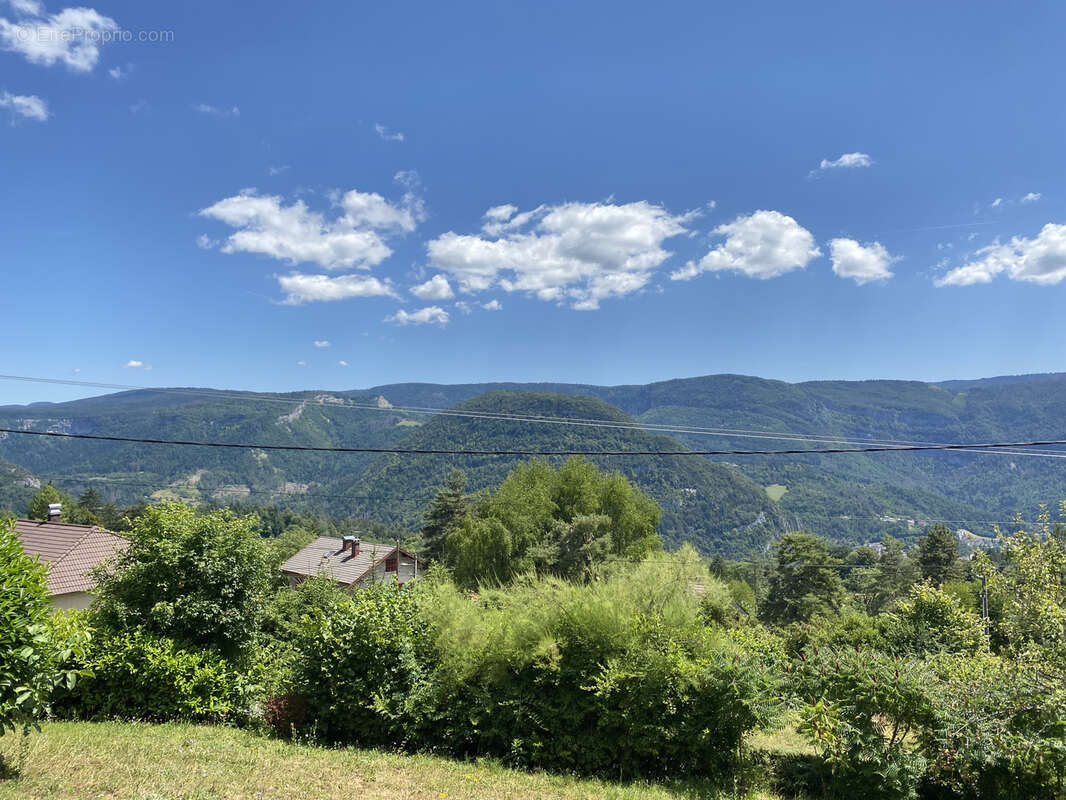 Maison à AVIGNON-LES-SAINT-CLAUDE