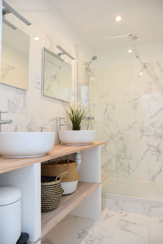 Appartement à MARSEILLE-1E