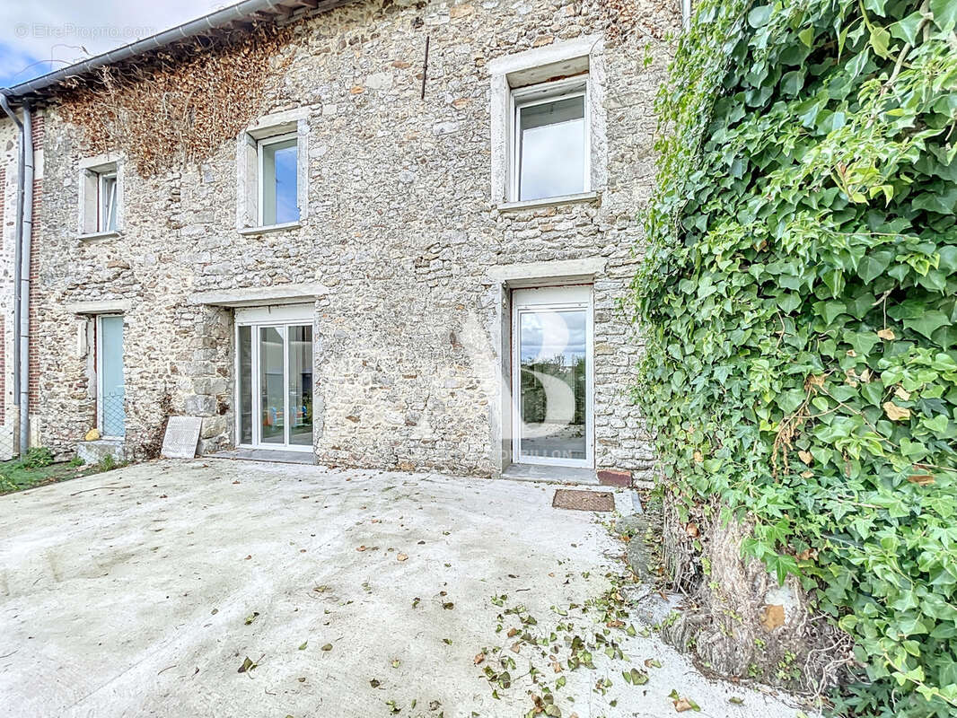 Maison à LA CROIX-EN-BRIE