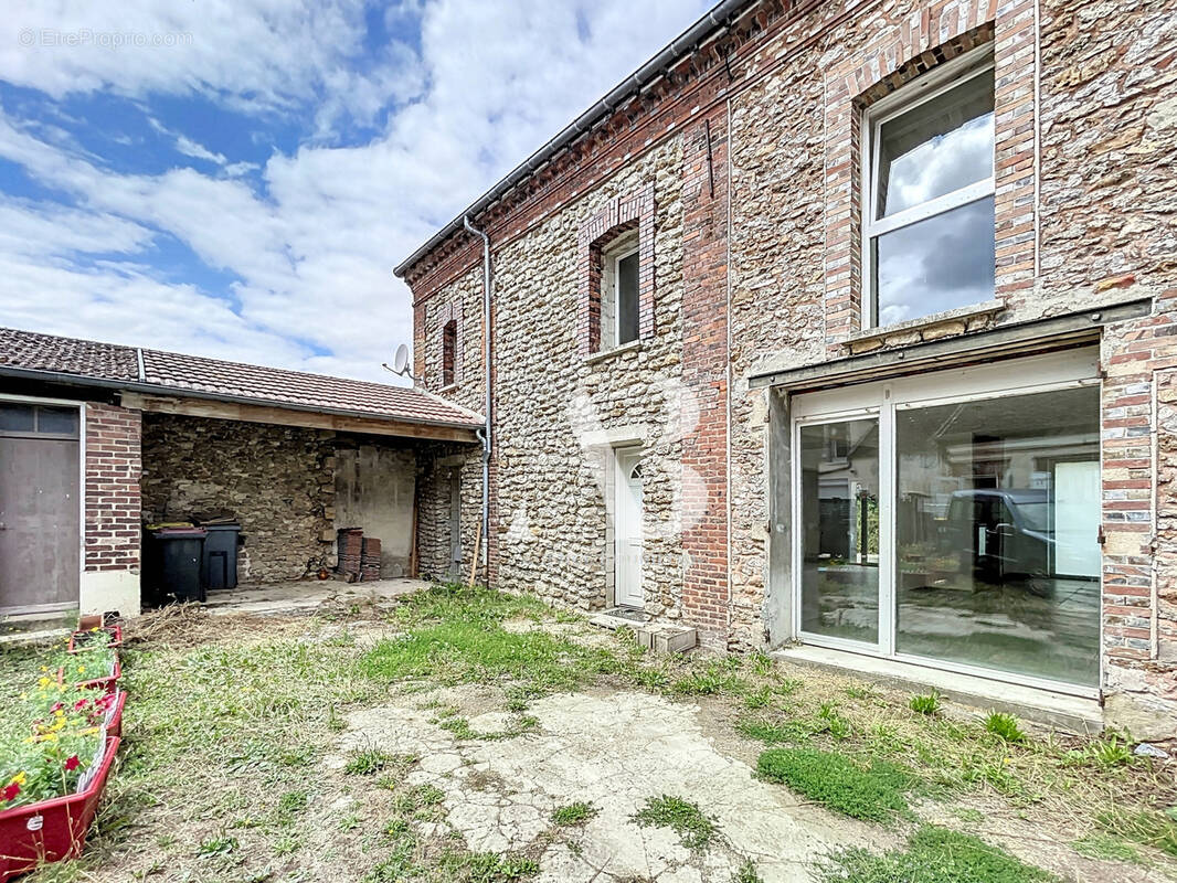 Maison à LA CROIX-EN-BRIE