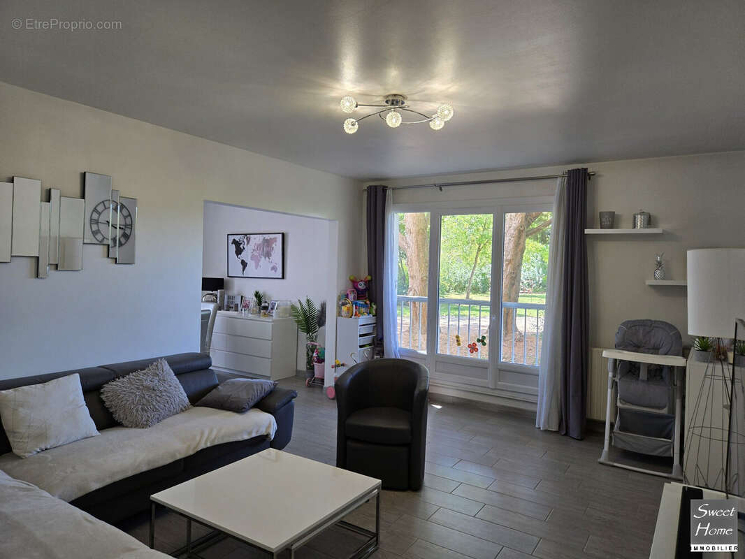 Appartement à MAGNY-LES-HAMEAUX