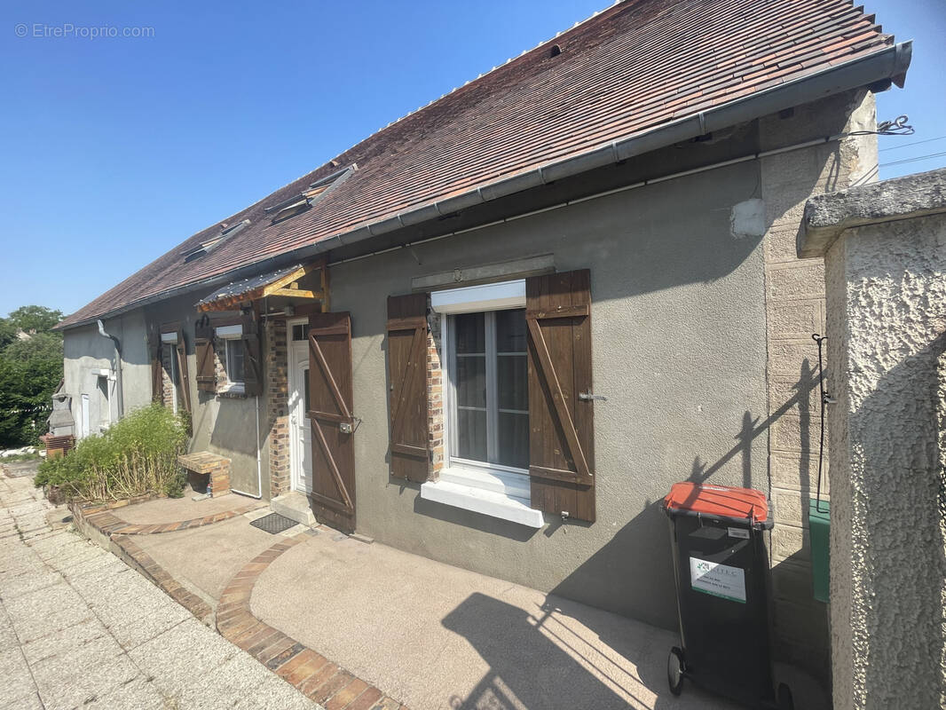 Maison à BAZOCHES-SUR-LE-BETZ