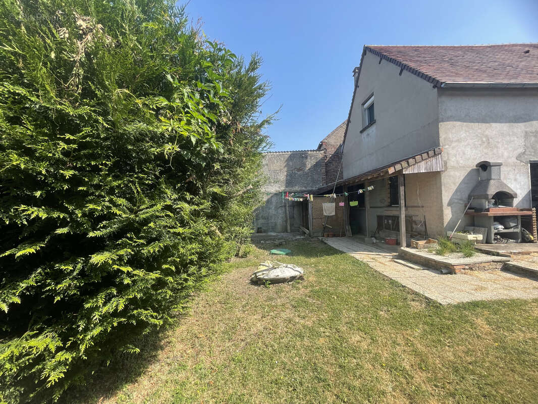 Maison à BAZOCHES-SUR-LE-BETZ