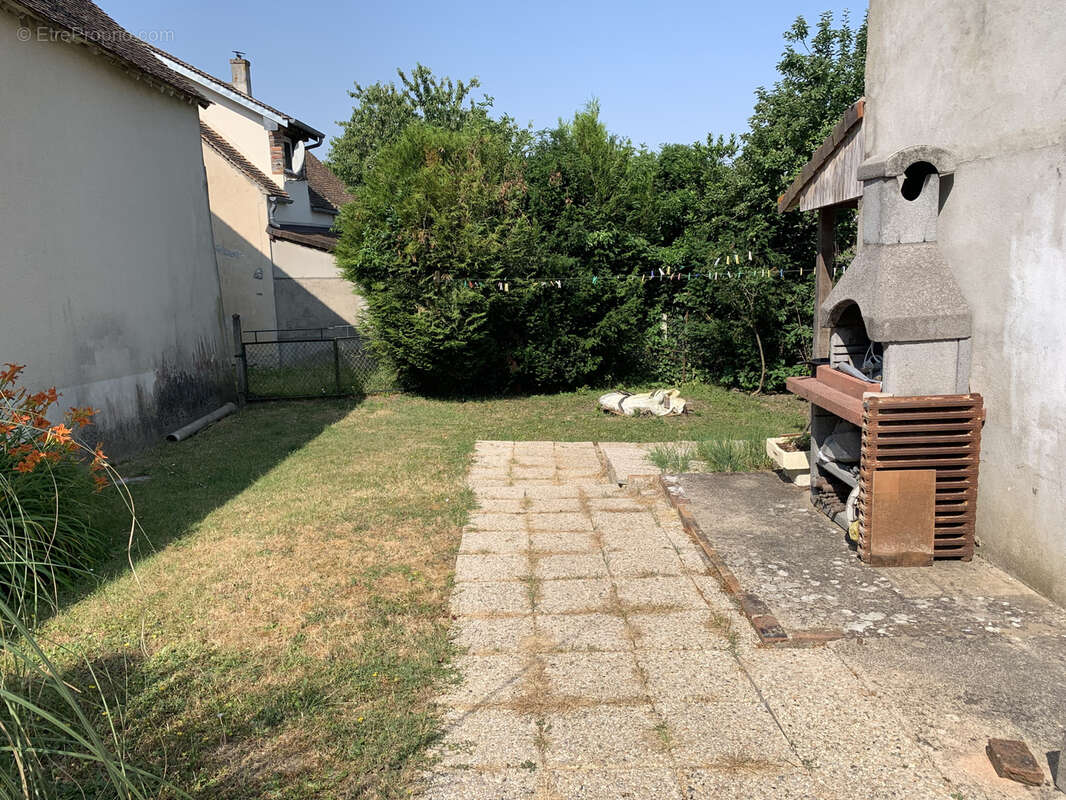 Maison à BAZOCHES-SUR-LE-BETZ