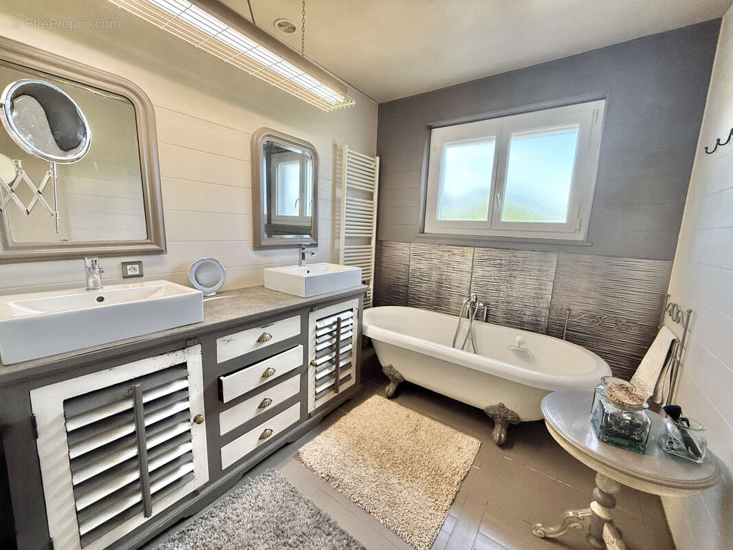 Maison à SAINT-GEORGES-DE-RENEINS