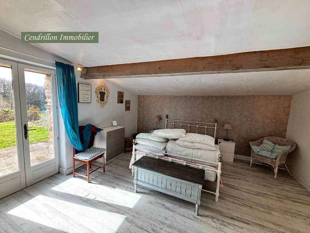 Maison à SAINT-PIERRE-CHERIGNAT