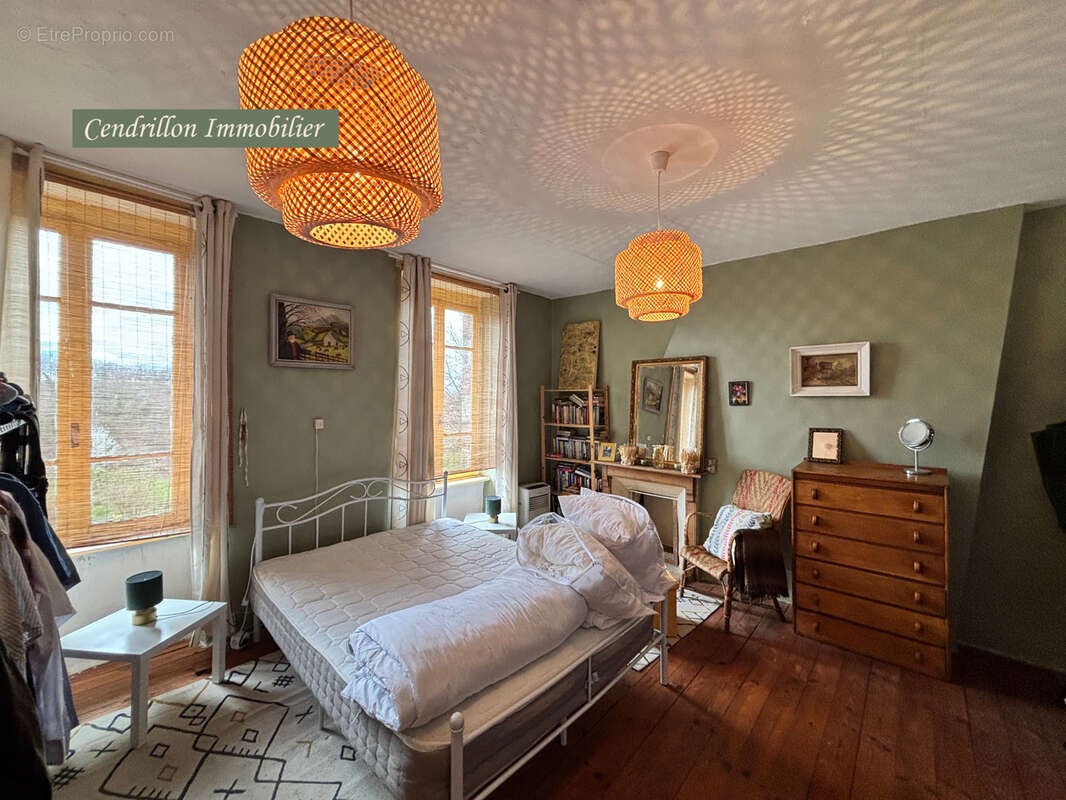 Maison à SAINT-PIERRE-CHERIGNAT