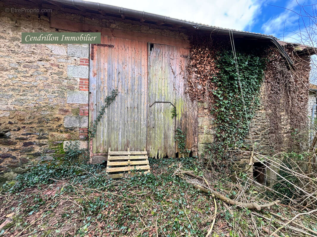 Maison à SAINT-PIERRE-CHERIGNAT
