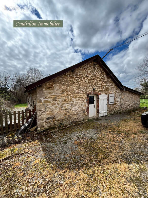 Maison à SAINT-PIERRE-CHERIGNAT