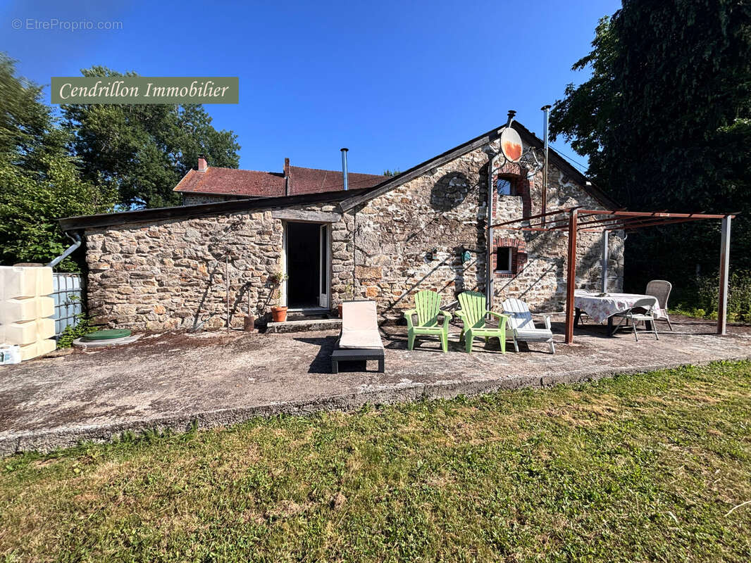 Maison à SAINT-PIERRE-CHERIGNAT