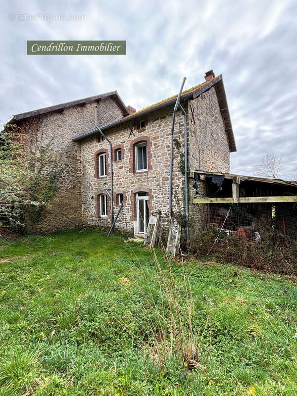 Maison à SAINT-PIERRE-CHERIGNAT