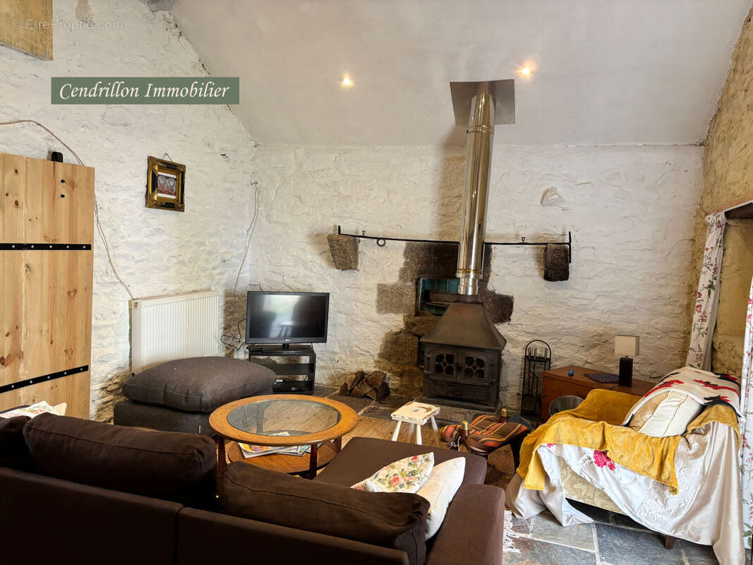 Maison à SAINT-PIERRE-CHERIGNAT