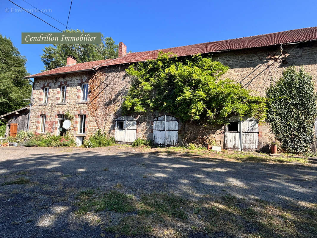Maison à SAINT-PIERRE-CHERIGNAT