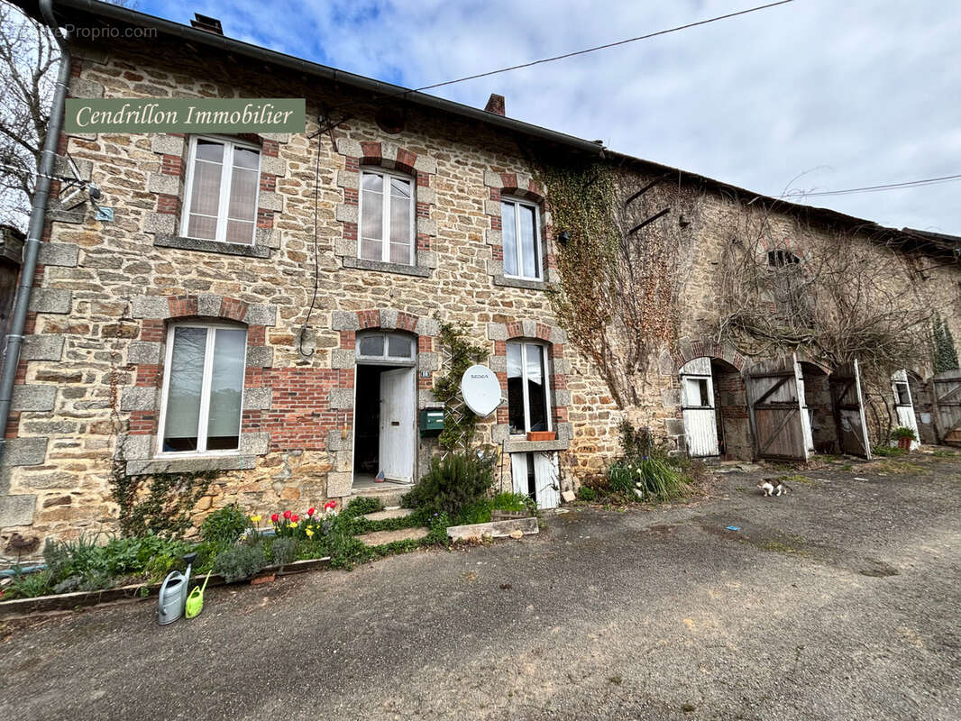 Maison à SAINT-PIERRE-CHERIGNAT